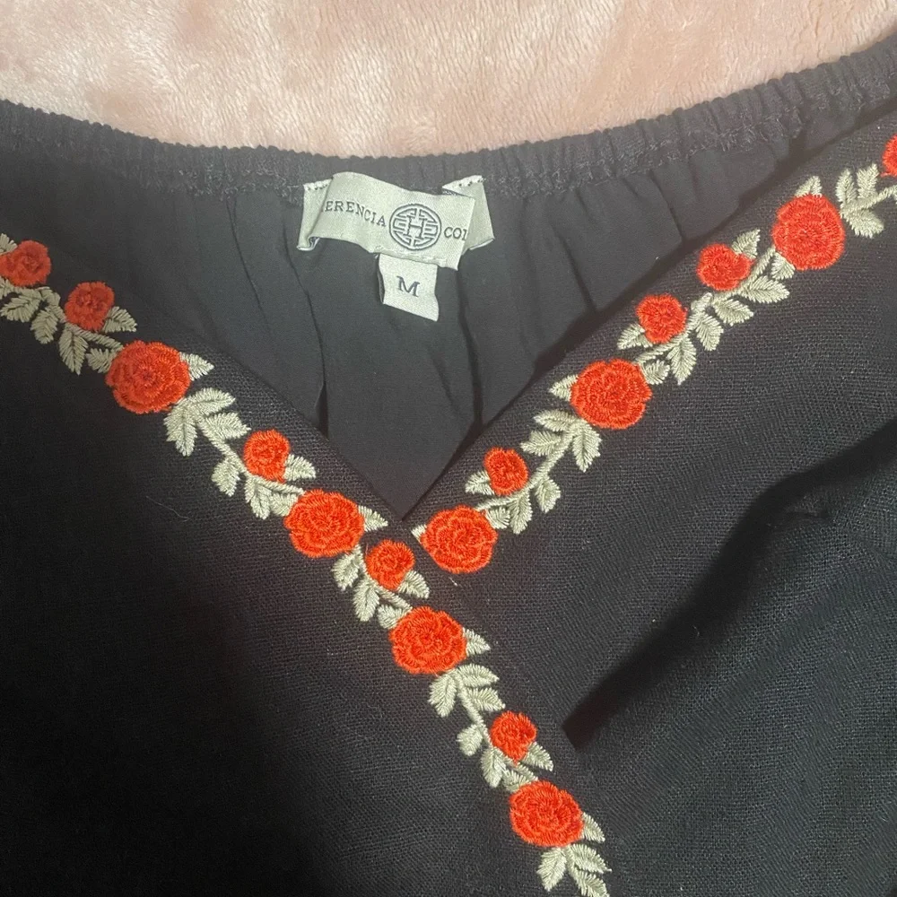 COPY - Stunning off the shoulder shirt - Picture 5 of 7